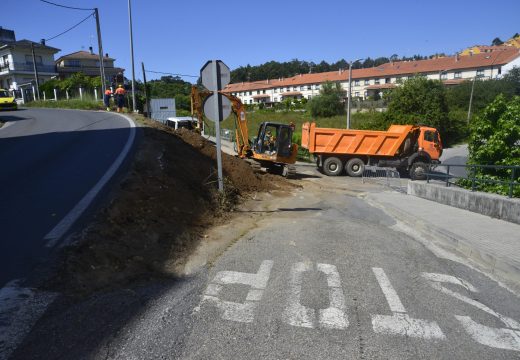 Arranca a construcción dun novo tramo de beirarrúas de 230 metros de longo na rúa Alcalde Fernández Bermúdez de Riveira